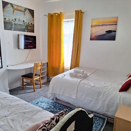 12 Cornwallis Lodge Family Room 1 Stoke-on-Trent Екстер'єр фото