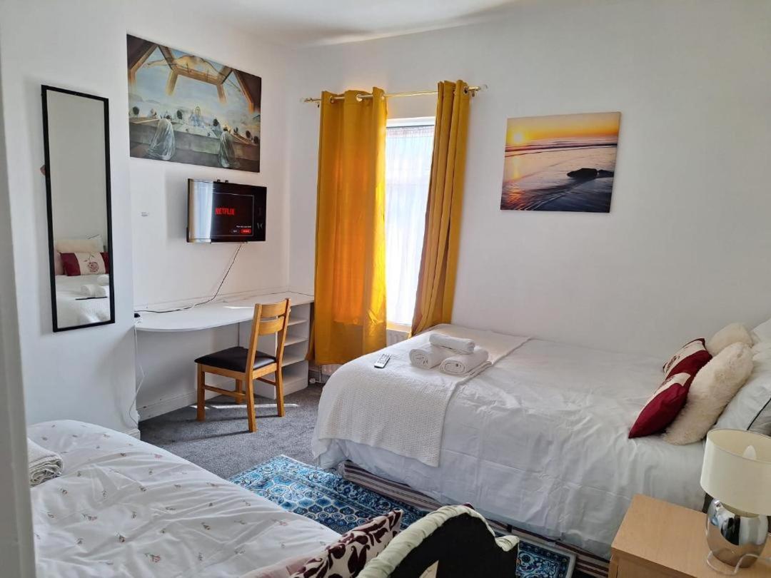 12 Cornwallis Lodge Family Room 1 Stoke-on-Trent Екстер'єр фото