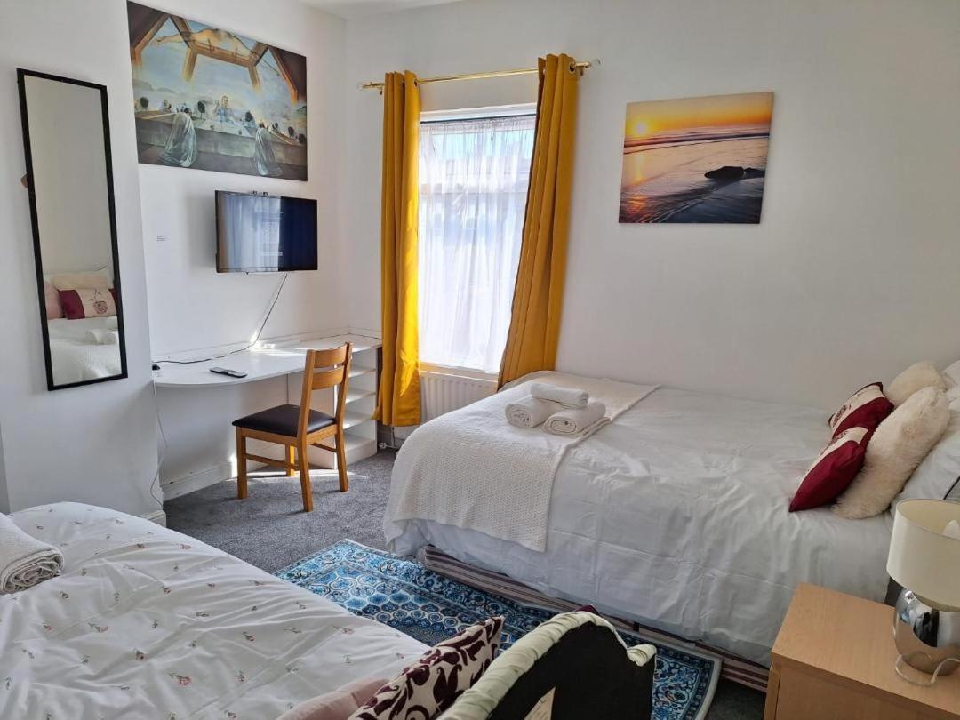 12 Cornwallis Lodge Family Room 1 Stoke-on-Trent Екстер'єр фото